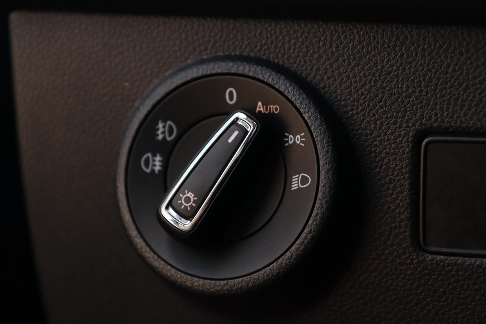 44793064-26.jpg