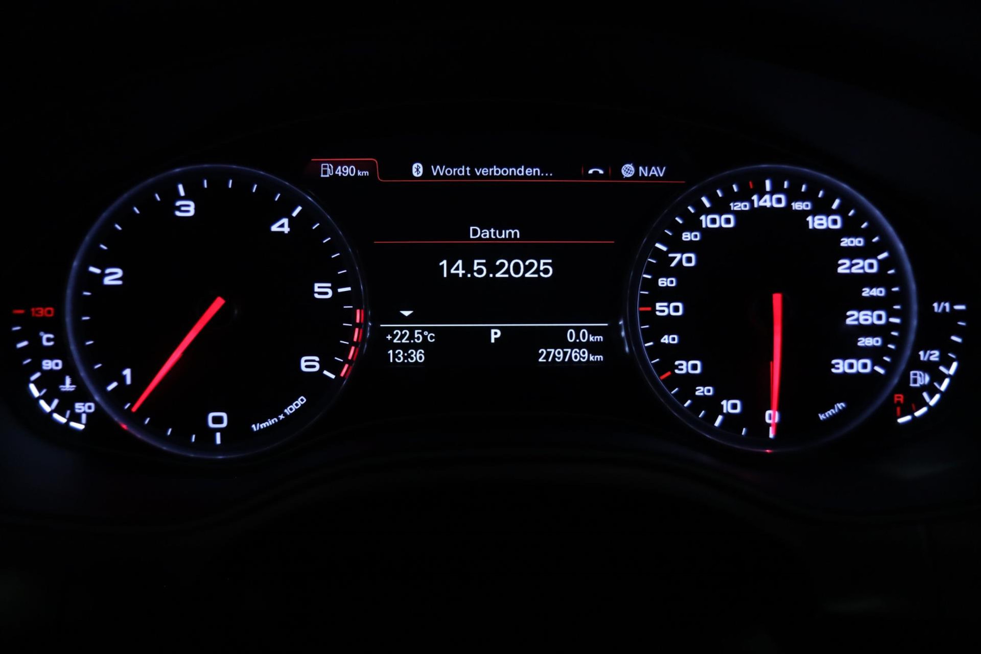 44967952-6.jpg