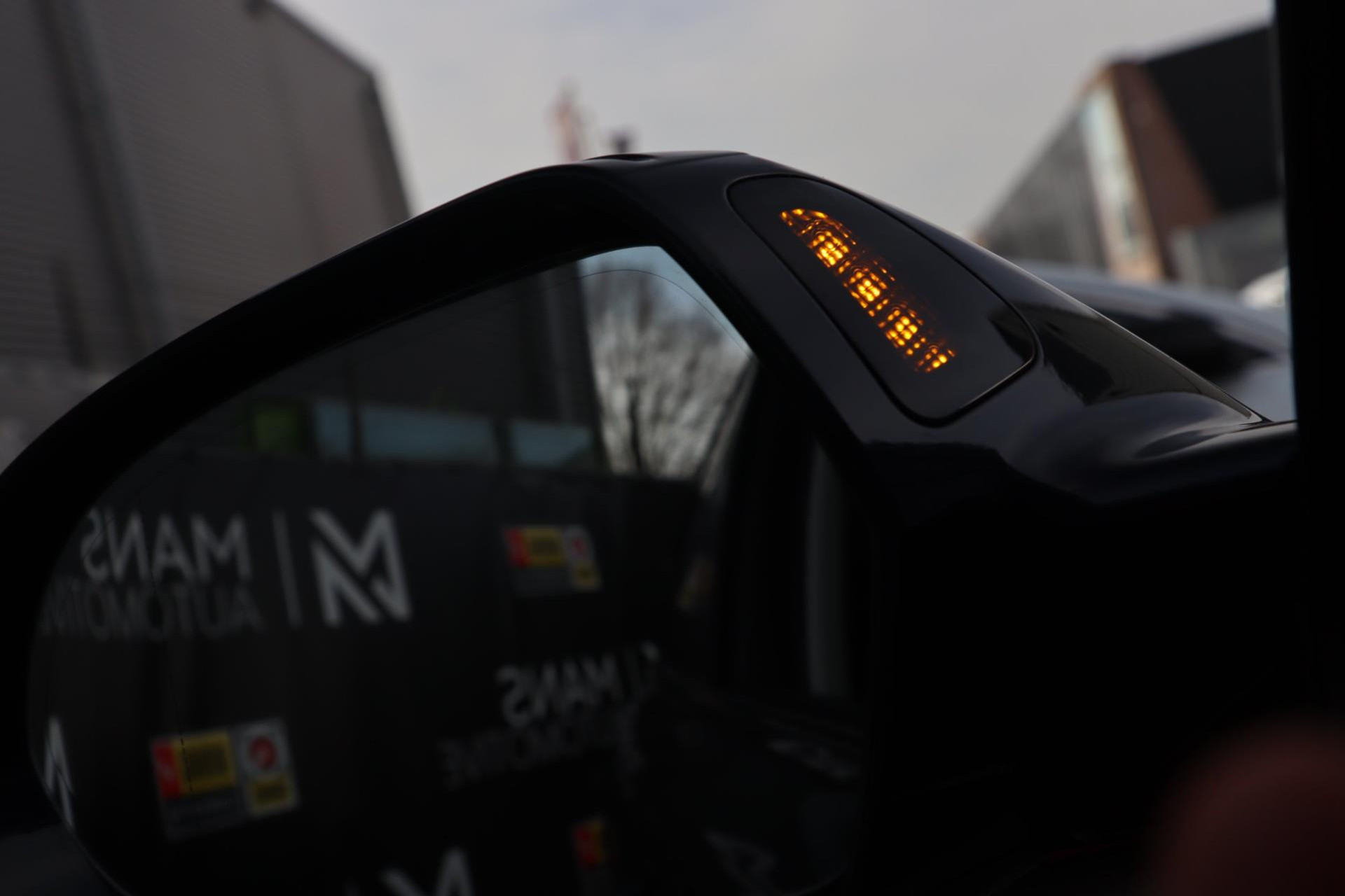 44967952-9.jpg
