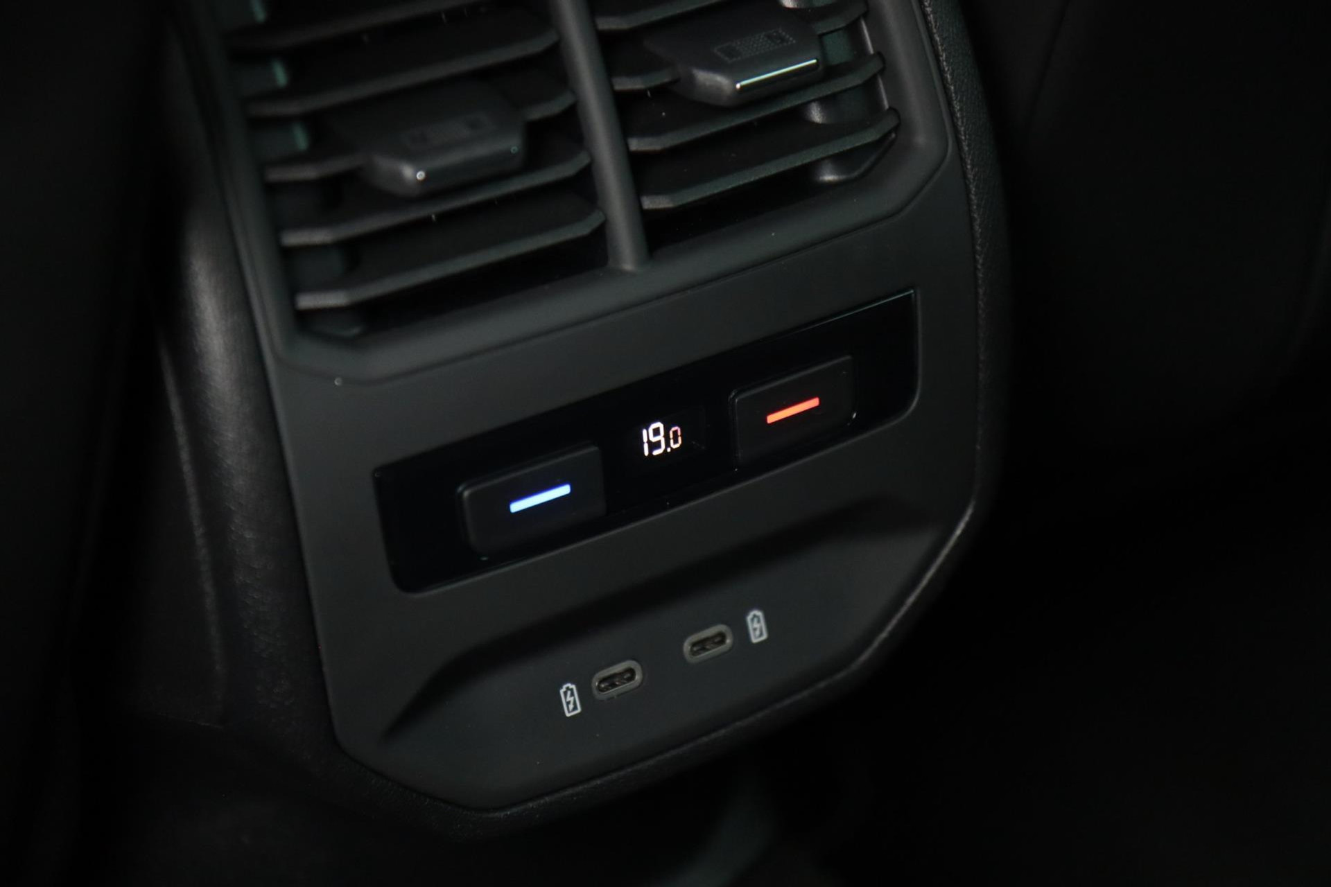 48253400-30.jpg