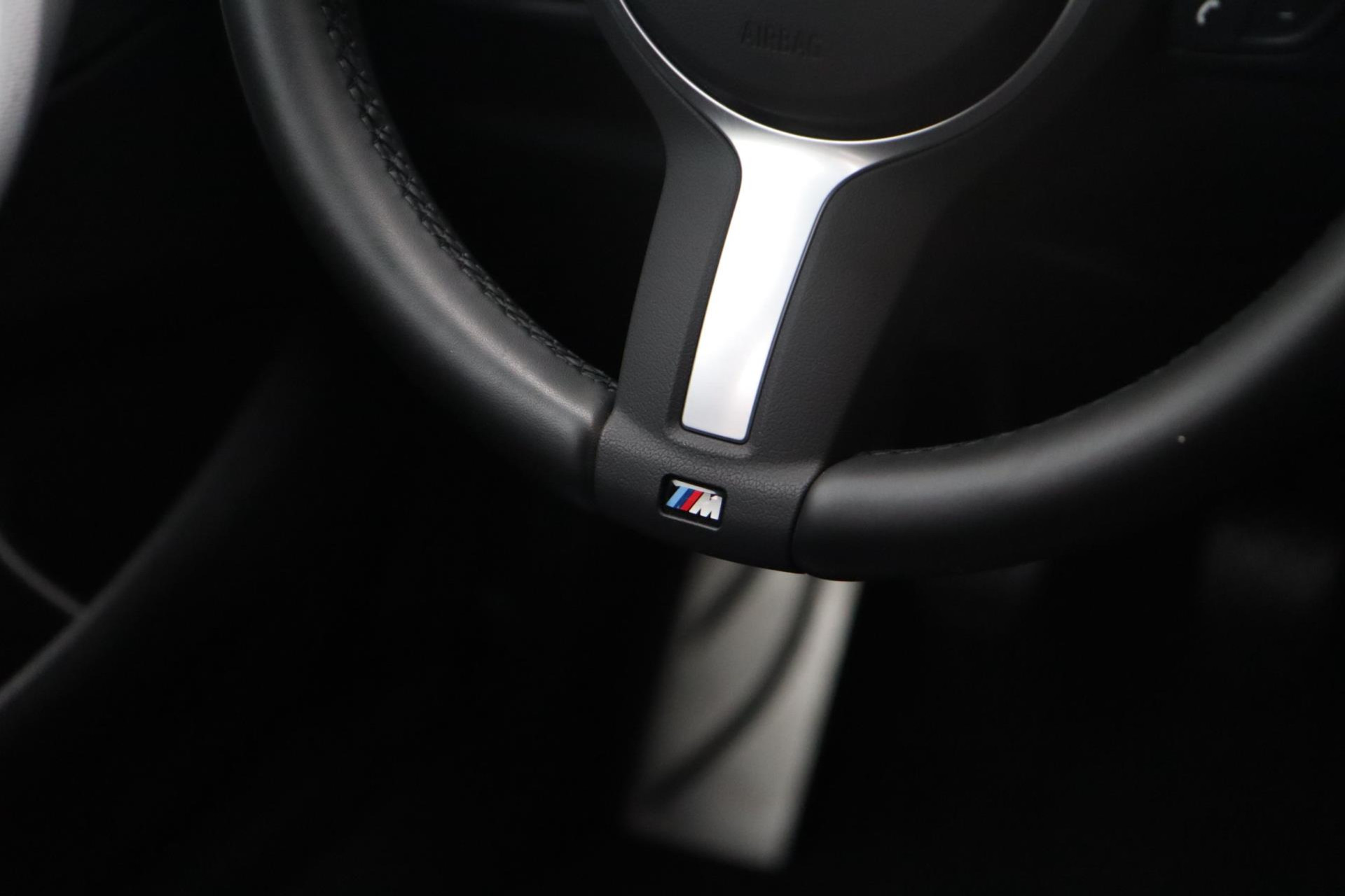 48305869-16.jpg