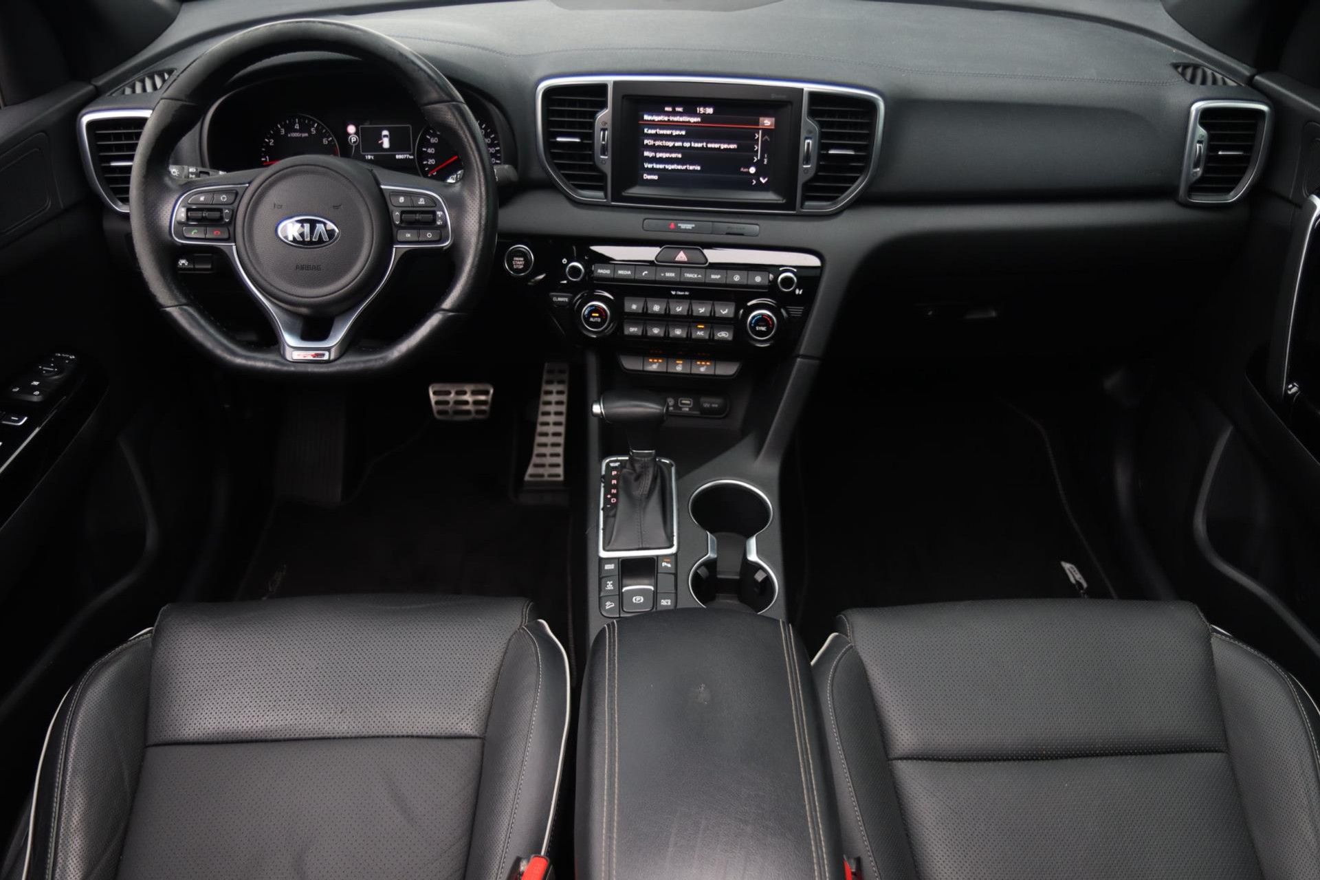 48415136-5.jpg